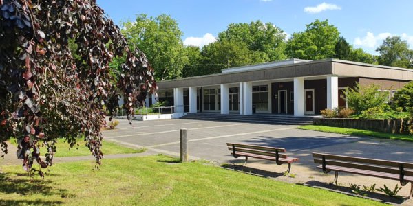 Die Trauerhalle auf dem Friedhof Horst-Süd.