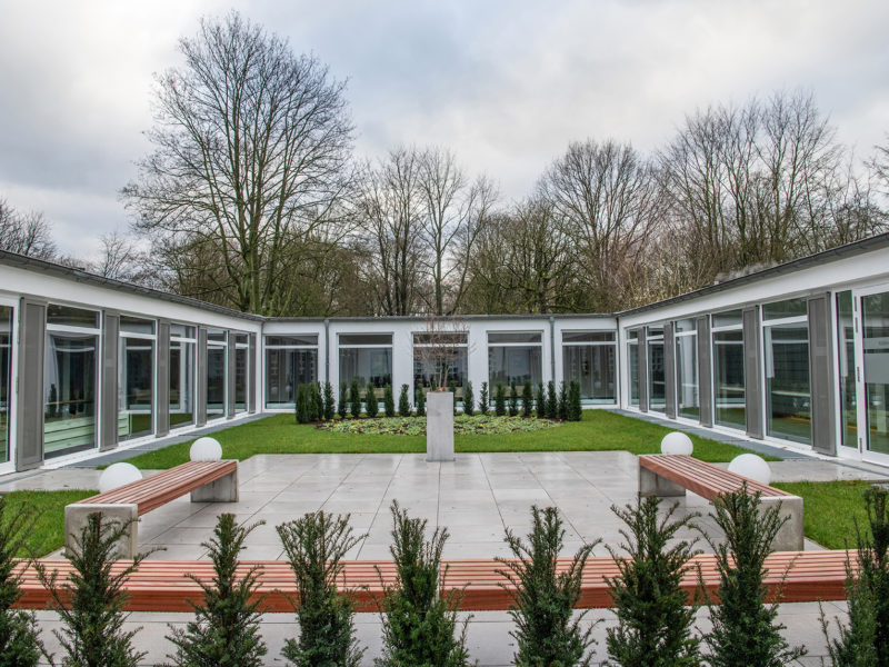 Das Atrium des Kolumbariums auf dem Hauptfriedhof in Gelsenkirchen.